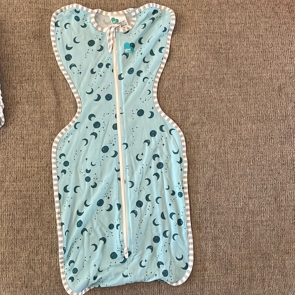 Love to Dream Baby Swaddle blue/Blue Moon and Star - Size Small. Silky Lux Lite